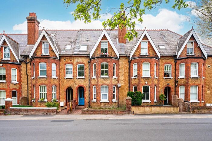 2 Bedroom Flat For Sale In York Road, Guildford, GU1
