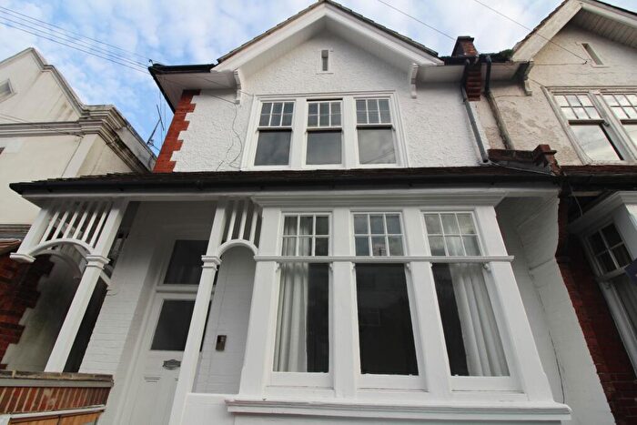 1 Bedroom Flat To Rent In Millers Road, Brighton, East Sussex, BN1