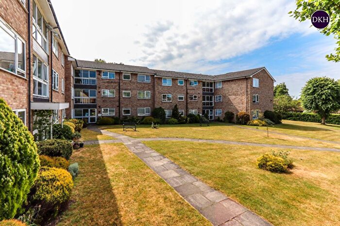 3 Bedroom Flat For Sale In Hempstead Road, Watford, Hertfordshire, WD17