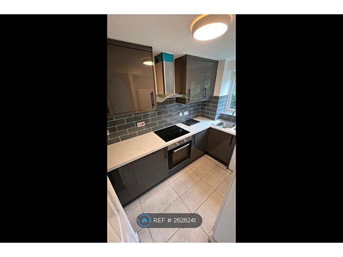 1 Bedroom Flat To Rent In Armoury Road, London, SE8