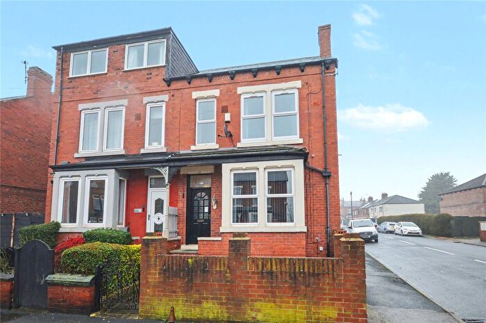 5 Bedroom Semi-Detached House For Sale In Cross Flatts Grove, Leeds, LS11