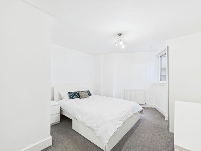 2 Bedroom Flat For Sale In Carnoustie Street, Glasgow, G5