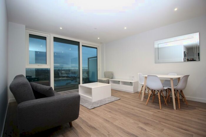 2 Bedroom Apartment To Rent In Skylark Point, Woodbury Down, Finsbury Park, N4