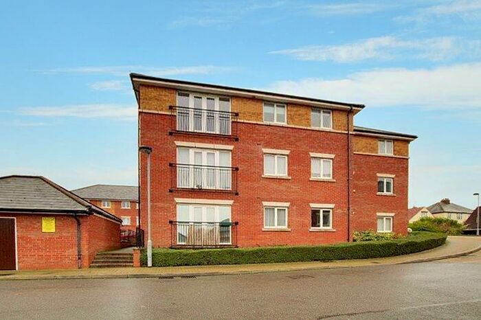 2 Bedroom Flat To Rent In Ratcliffe Court, Colchester, CO4