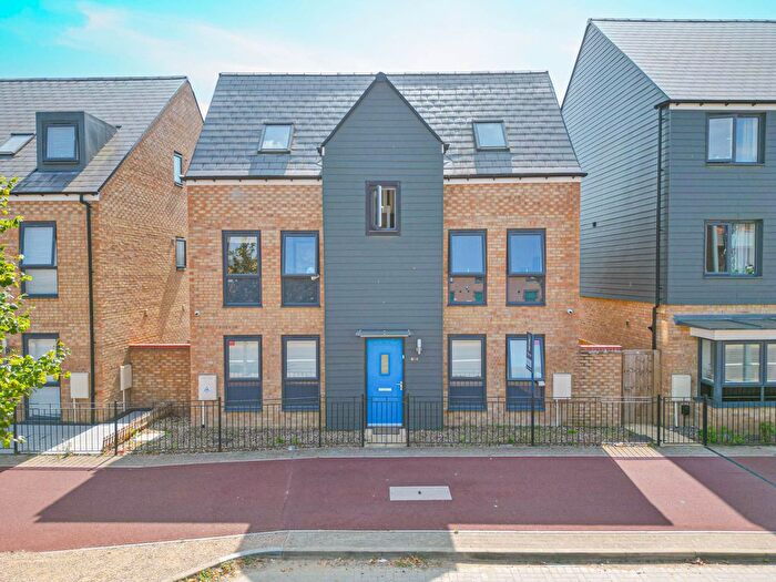 4 Bedroom Detached House For Sale In Fen Street, Brooklands, MK10