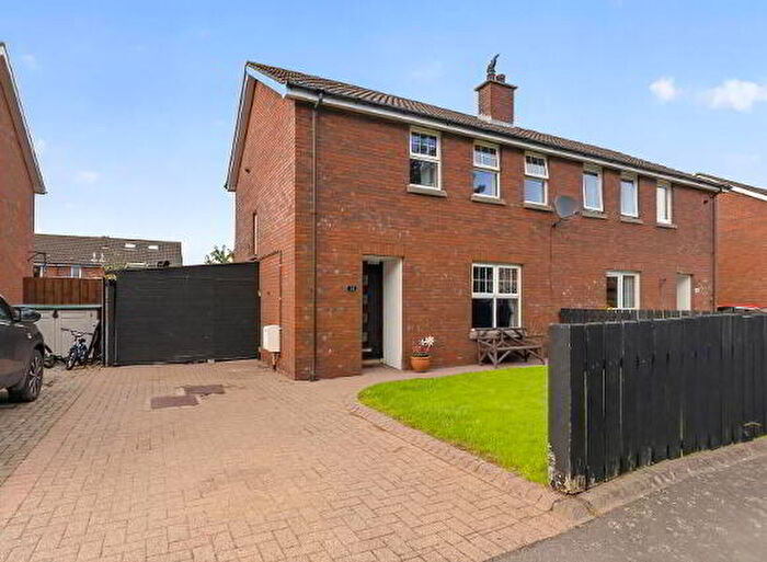 3 Bedroom Semi-Detached House For Sale In Straiddorn Green, Newtownards, BT23