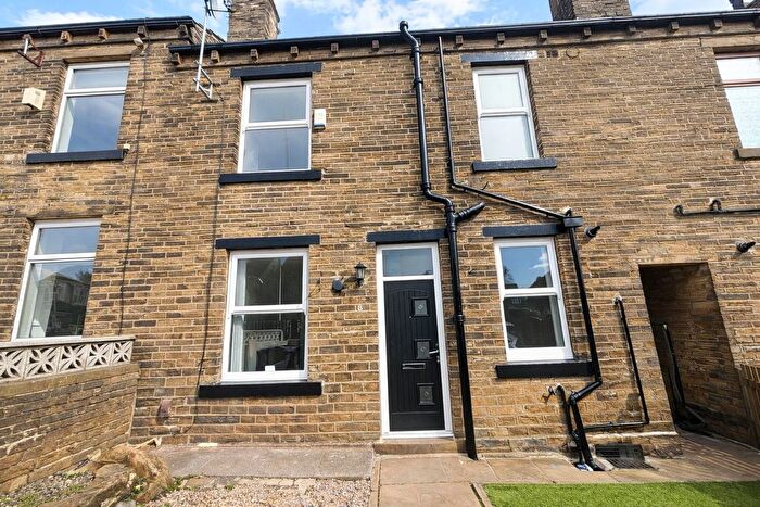 3 Bedroom Terraced House For Sale In Station Road, Clayton, Bradford, BD14