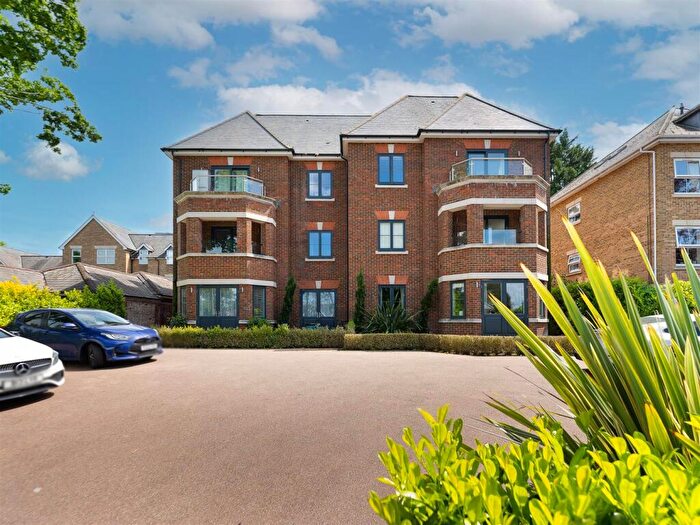 2 Bedroom Flat For Sale In Epsom Road, Guildford, GU1
