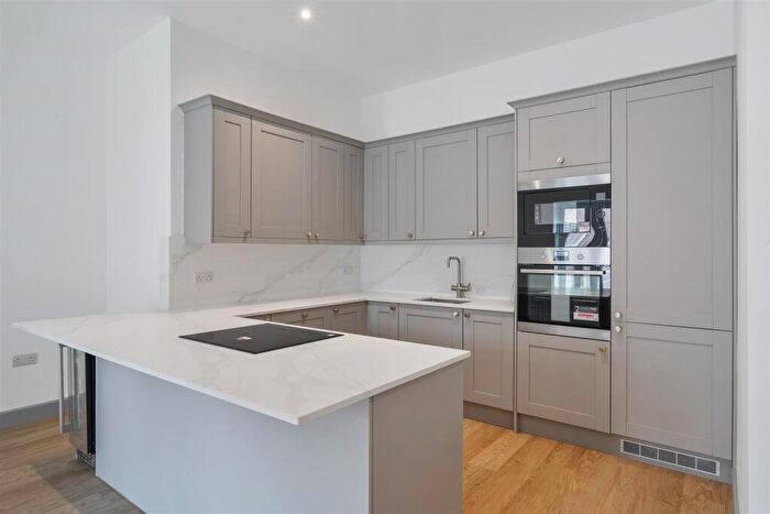 3 Bedroom Flat For Sale In Malden Road, Cheam, SM3