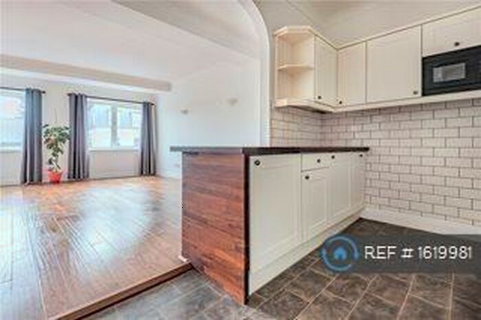 2 Bedroom Flat To Rent In Penn Court, Winchester, SO23