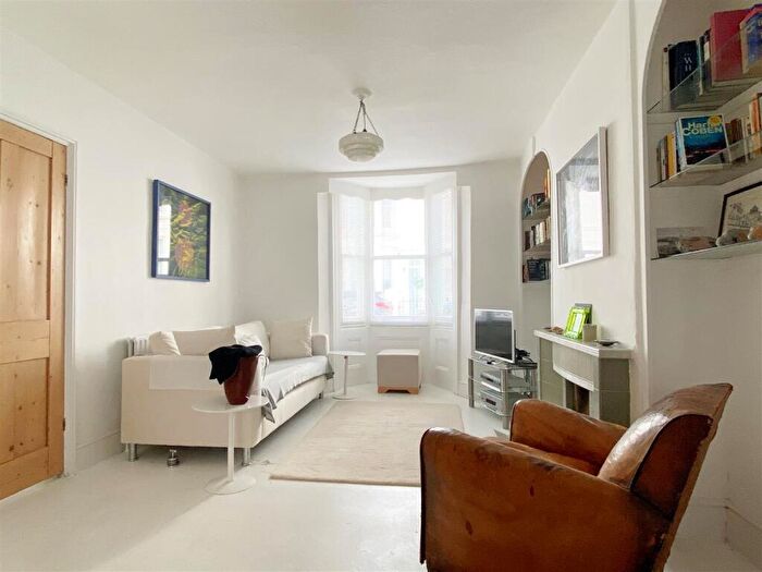 2 Bedroom Terraced House To Rent In Borough Street - Central Townhouse, BN1
