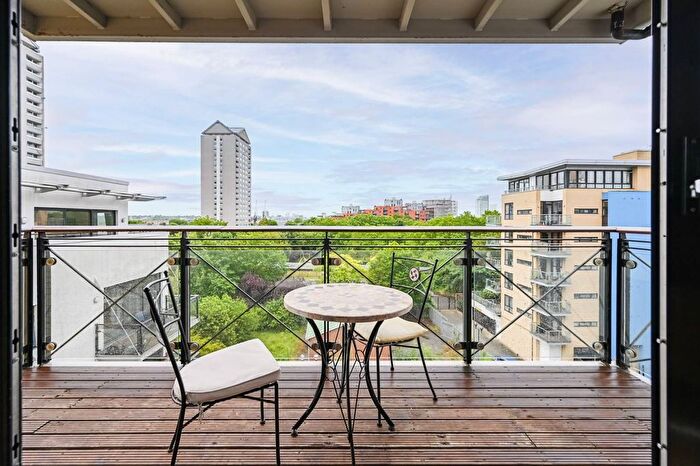 2 Bedroom Flat To Rent In Ocean Wharf, Canary Wharf, London, E14