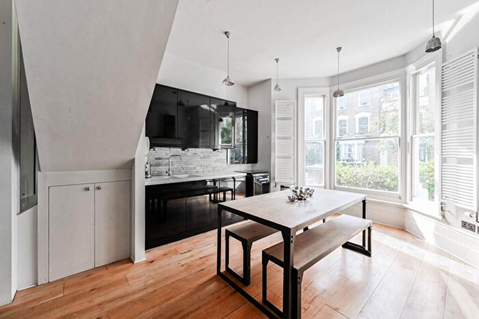 4 Bedroom Maisonette To Rent In Pyrland Road, Highbury, London, N5