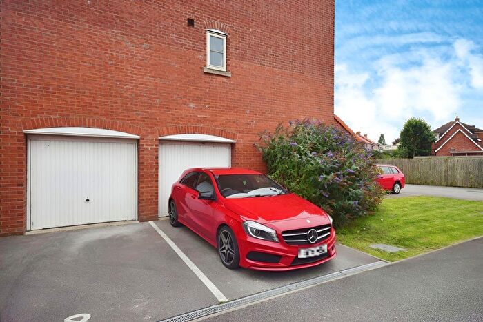 2 Bedroom Flat For Sale In Canal Close, Louth, LN11
