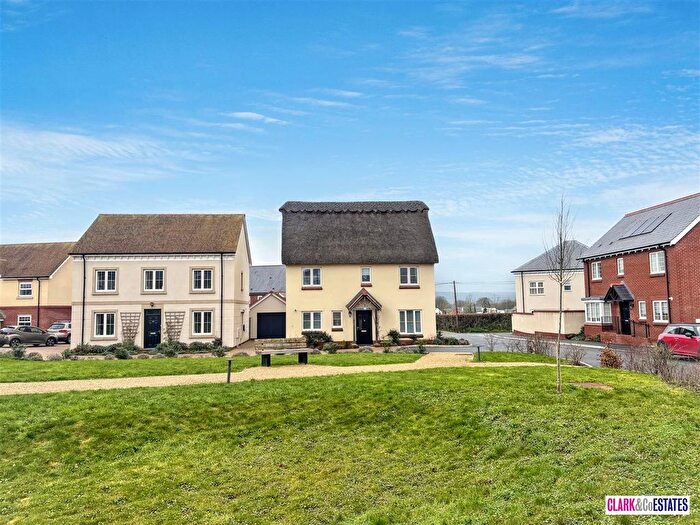 3 Bedroom Detached House For Sale In Carrick Mill, Topsham, EX3