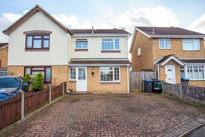 3 Bedroom Semi-Detached House For Sale In Wordsworth Gardens, Aylesham, Canterbury, Kent, CT3