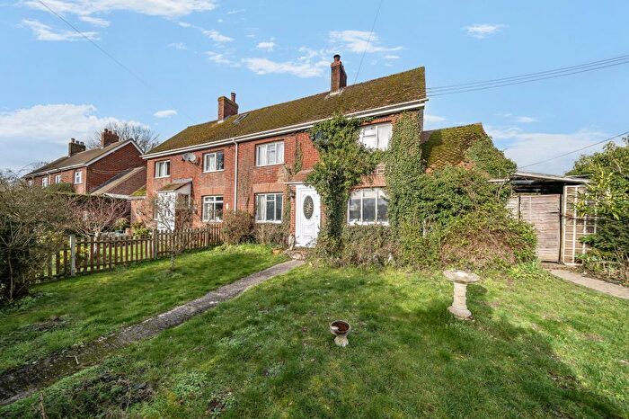 3 Bedroom End Of Terrace House For Sale In Chilton Foliat, Berkshire, RG17