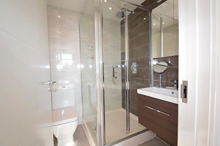 2 Bedroom Apartment To Rent In Centric, Acre Passage, Windsor, SL4