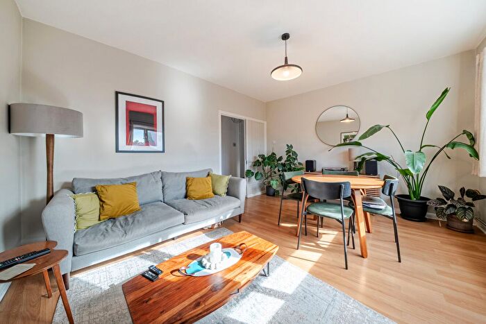 2 Bedroom Flat For Sale In Studley Road, Stockwell, London, SW4