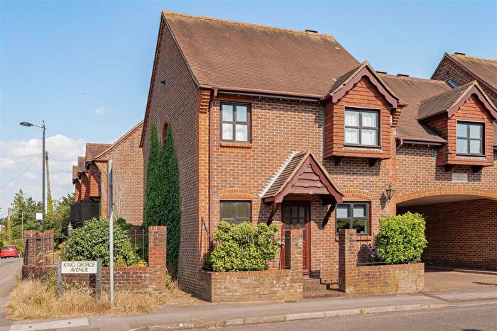 3 Bedroom Mews For Sale In King George Mews, Petersfield, GU32
