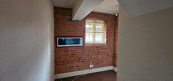 3 Bedroom Flat For Sale In Flat, Sandpiper House, Marhill Road, Nottingham, Nottinghamshire, NG4