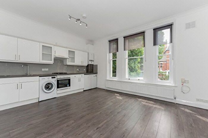 2 Bedroom Flat To Rent In Half Moon Lane, Herne Hill, SE24