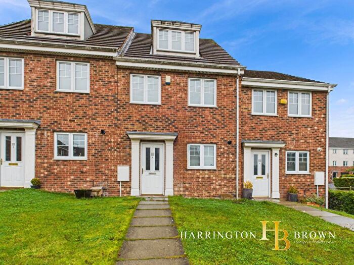 3 Bedroom Town House To Rent In Berry Edge Road, Consett, DH8