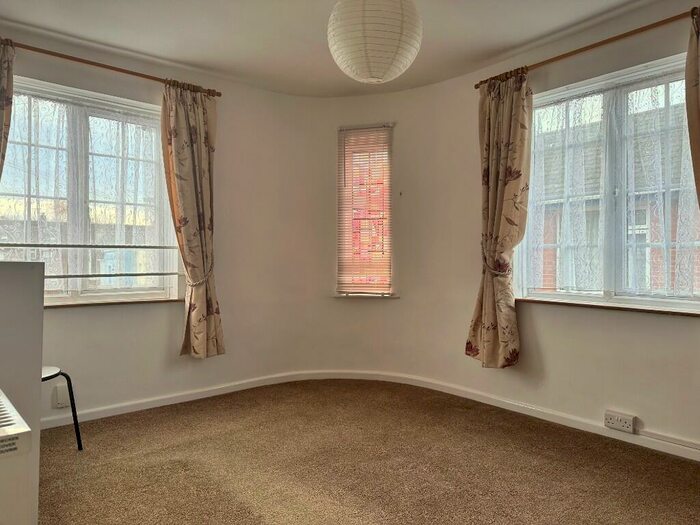 1 Bedroom Flat To Rent In Victoria Road, Exeter, Devon, EX4