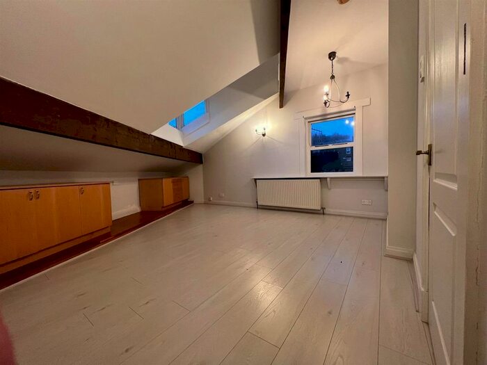 1 Bedroom Flat To Rent In Lees Road, Mossley, Ashton-Under-Lyne OL5