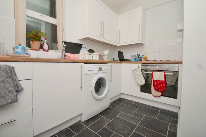 5 Bedroom Detached House To Rent In Sherwin Road, Lenton, Nottingham, NG7