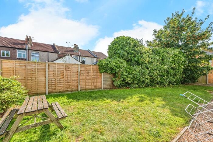 1 Bedroom Flat For Sale In Manor Park Avenue, Portsmouth, Hampshire, PO3