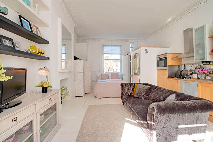 Studio To Rent In South Hill Park Gardens, Hampstead, NW3