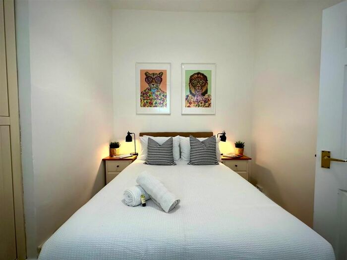 2 Bedroom Flat To Rent In Osborne Road, Jesmond, Newcastle Upon Tyne, NE2