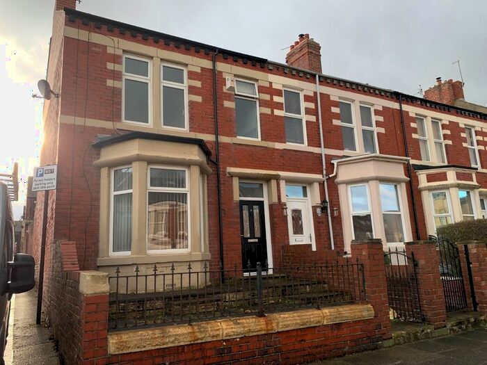 4 Bedroom End Of Terrace House To Rent In Esplanade Place, Whitley Bay, NE26