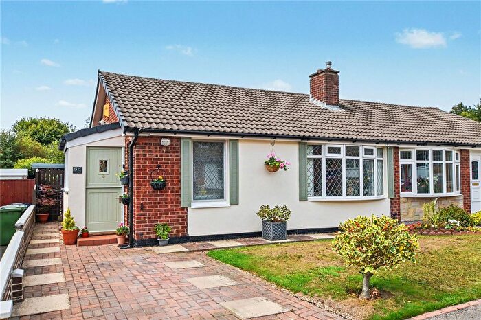 2 Bedroom Bungalow For Sale In Lonsdale Rise, Tingley, Wakefield, West Yorkshire, WF3