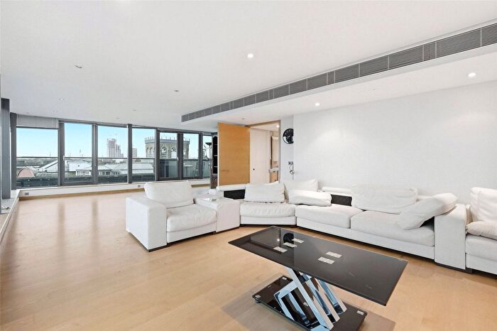 3 Bedroom Flat To Rent In Tea Trade Wharf, Shad Thames, London, SE1