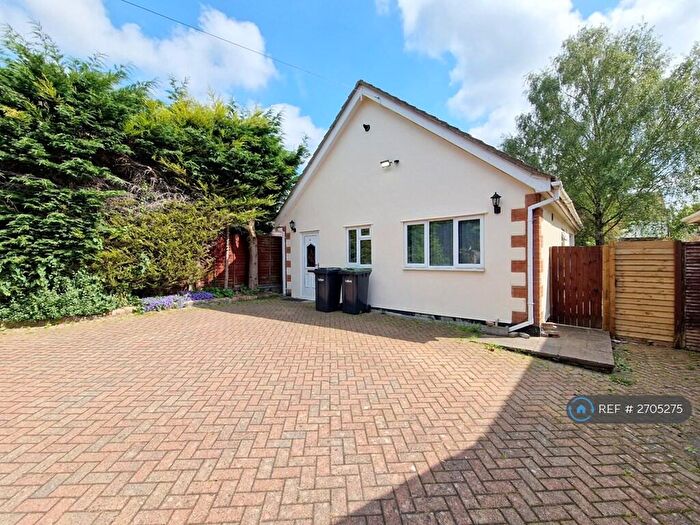 2 Bedroom Bungalow To Rent In Mountfield Road, Luton, LU2