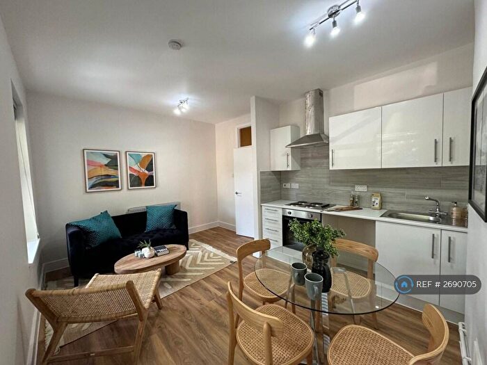 2 Bedroom Flat To Rent In Park Grove Road, London, E11