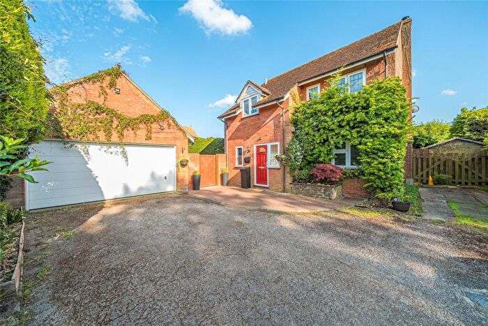 4 Bedroom Detached House For Sale In Cheney Close, Cublington, Buckinghamshire, LU7