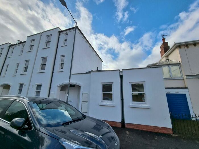 2 Bedroom Bungalow To Rent In Rai Court, Leamington Spa, CV32