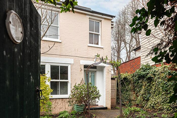 2 Bedroom House To Rent In Vincents Walk, Dorking, RH4