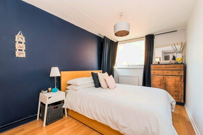 1 Bedroom Apartment To Rent In Elmington Road, SE5