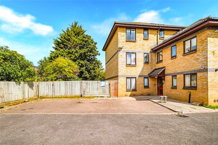 2 Bedroom Flat To Rent In Hale End Road, London, E17