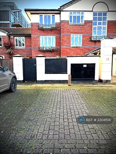 1 Bedroom Flat To Rent In Gloucester Square, London, E2