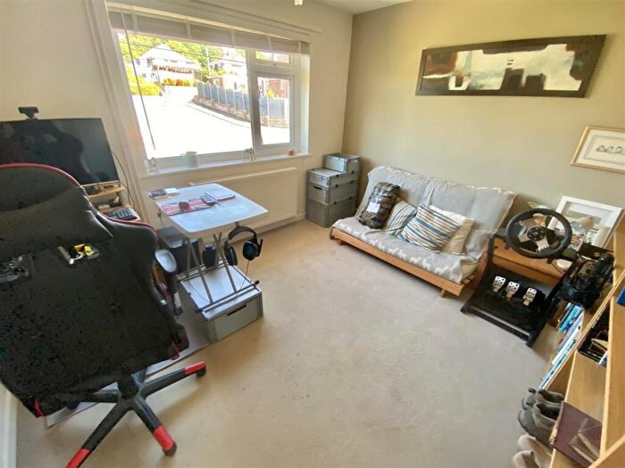 3 Bedroom Apartment For Sale In West Bay Road, Bridport, DT6