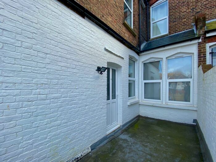 1 Bedroom Maisonette To Rent In Grove Road, Eastbourne, BN21