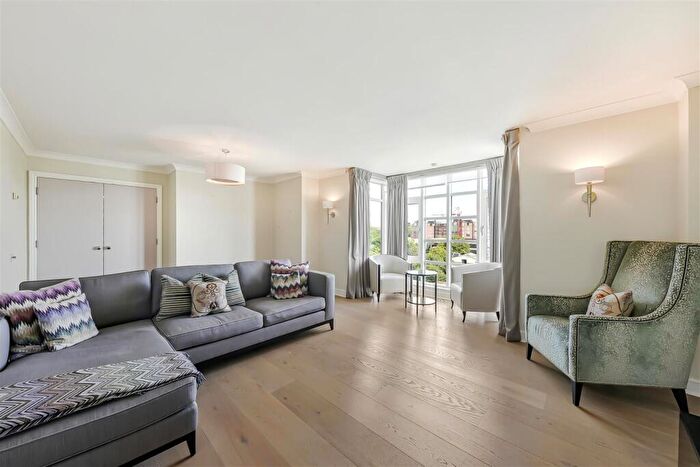 3 Bedroom Flat To Rent In Abbey Road, St. Johns Wood, London, NW8