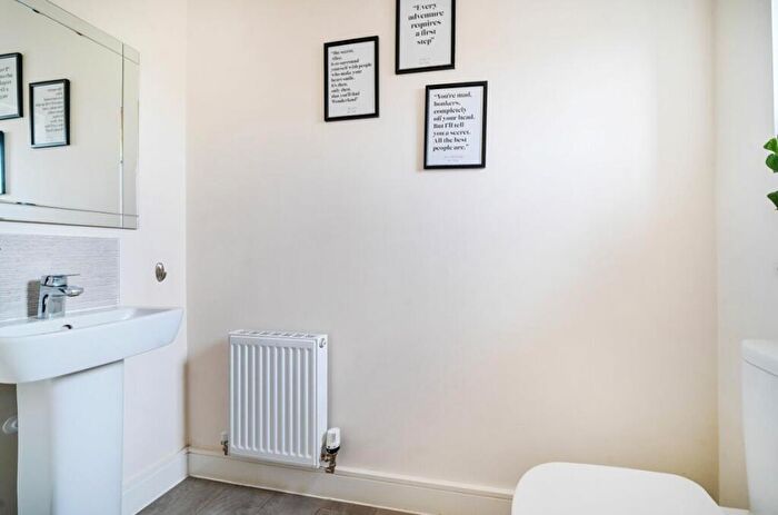 4 Bedroom Detached House For Sale In Teal Walk, Biddenham, MK40
