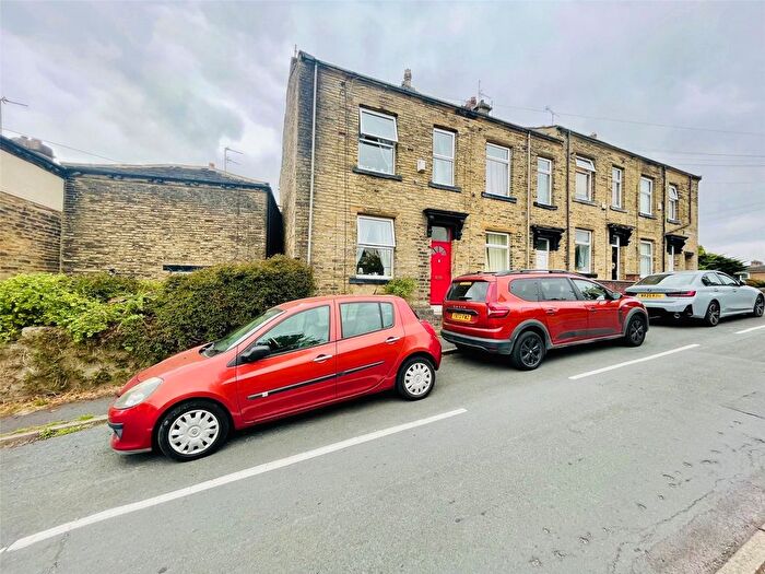 3 Bedroom End Of Terrace House For Sale In Cross Street, Oakenshaw, Bradford, West Yorkshire, BD12