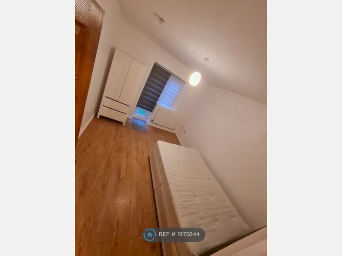 2 Bedroom Maisonette To Rent In Bartram Close, Uxbridge, UB8